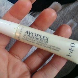 On the go cuticle oil